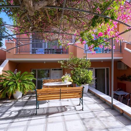 Poseidon Studios & Apartments Palaiochora Exteriér fotografie