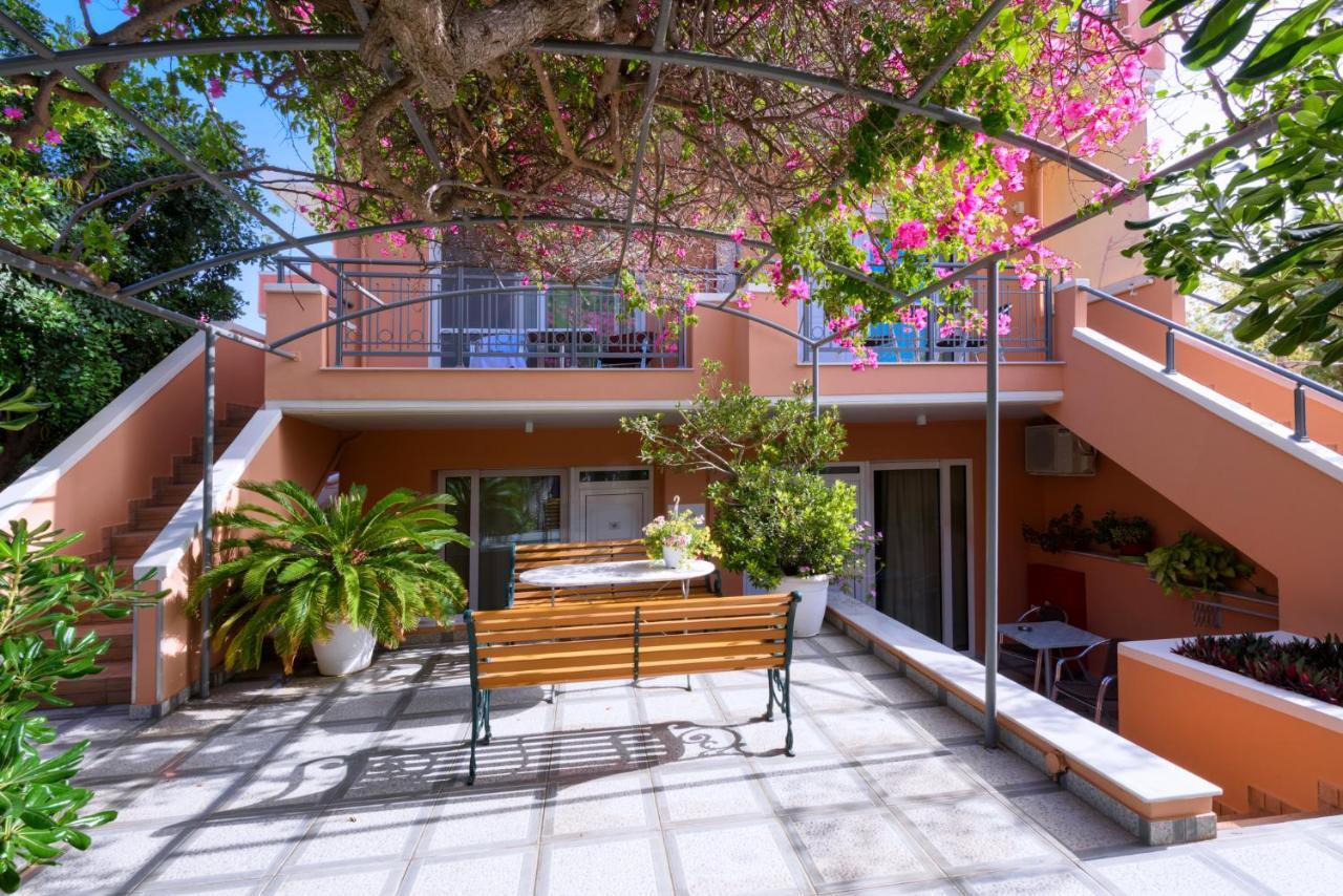 Poseidon Studios & Apartments Palaiochora Exteriér fotografie