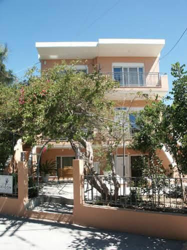 Poseidon Studios & Apartments Palaiochora Exteriér fotografie