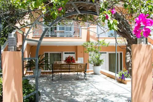 Poseidon Studios & Apartments Palaiochora Exteriér fotografie
